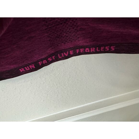Nike Dri-Fit Women's Run Fast Live Fearless Shirt Size Small - Picture 3 of 5